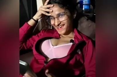 Khadija37 Strips Naked on a Moving Bus her Big Boobs Full Video