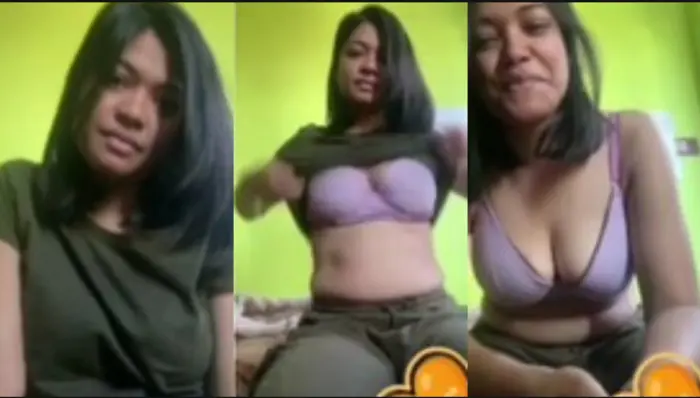 Sexy Gf Showing Boobs HD Video